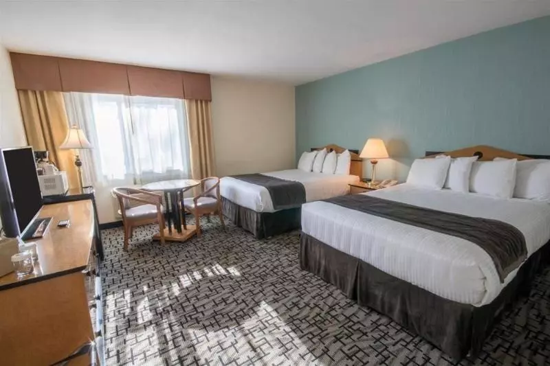 هتل Groton Inn & Suites