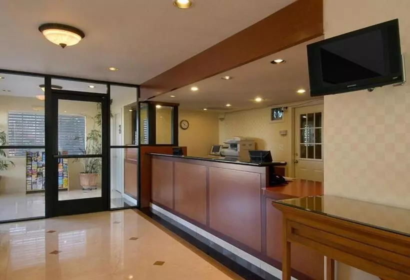 فندق Mariposa Inn