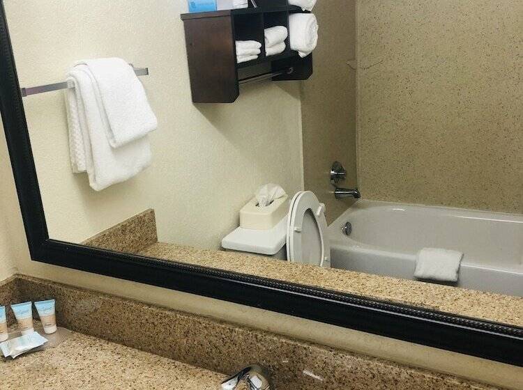 فندق Quail Inn & Suites