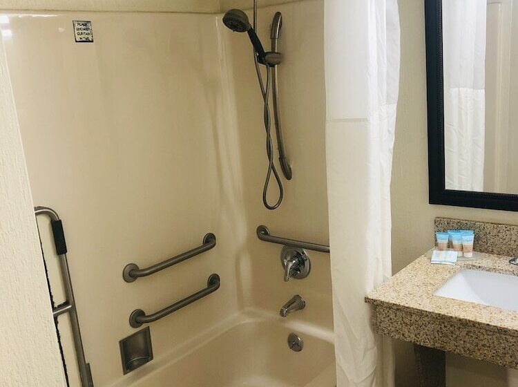 فندق Quail Inn & Suites