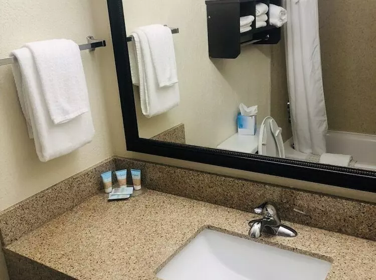 בית מלון כפרי Quail Inn & Suites