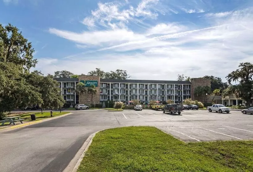 בית מלון כפרי Quality Inn At Town Center