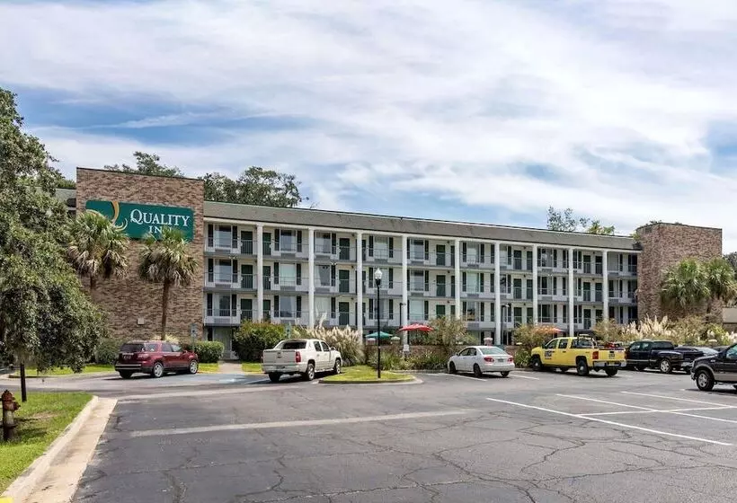 בית מלון כפרי Quality Inn At Town Center