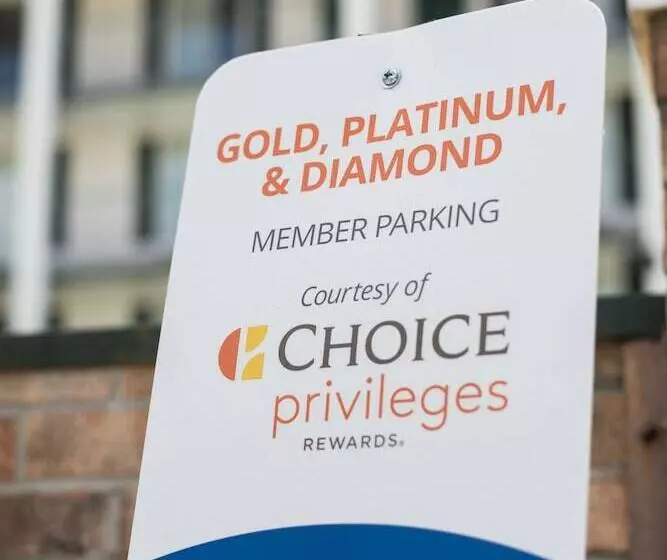 בית מלון כפרי Quality Inn At Town Center