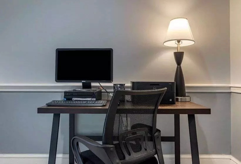 בית מלון כפרי Quality Inn At Town Center