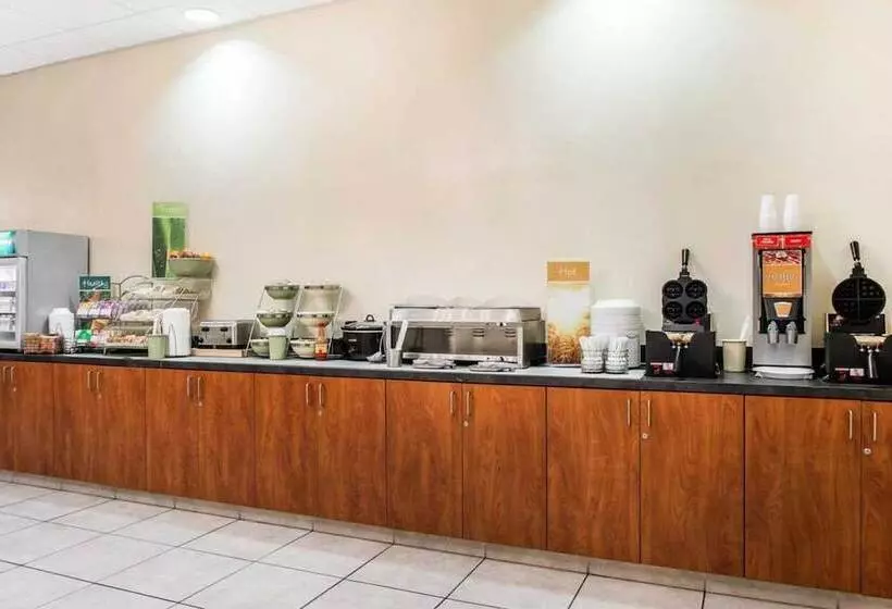 בית מלון כפרי Quality Inn At Town Center