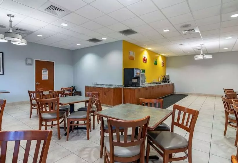 בית מלון כפרי Quality Inn At Town Center