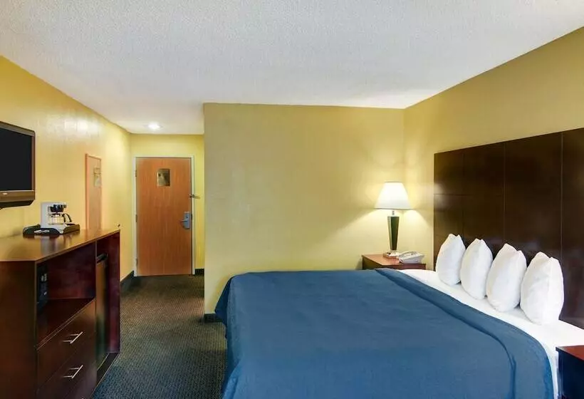 Отель Quality Inn & Suites