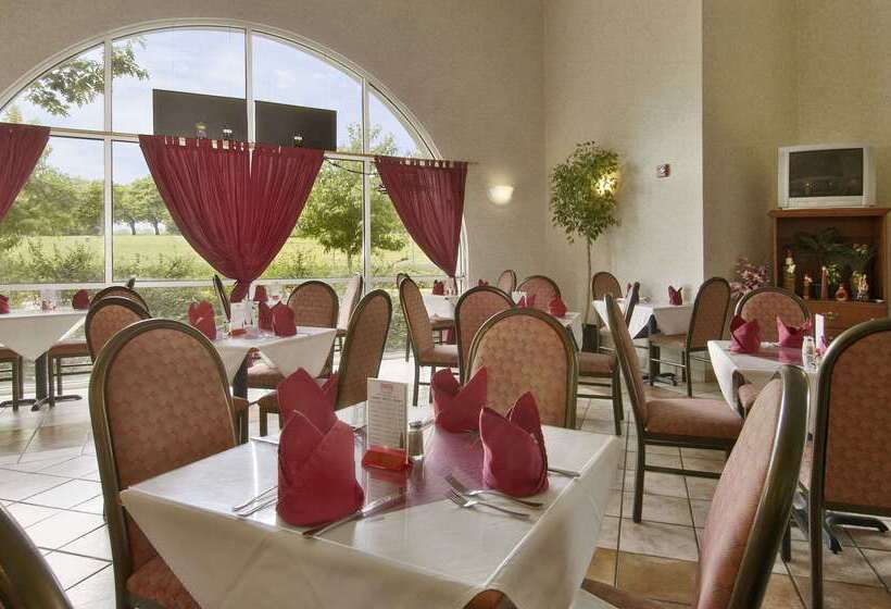 ホテル Ramada By Wyndham Seatac Airport