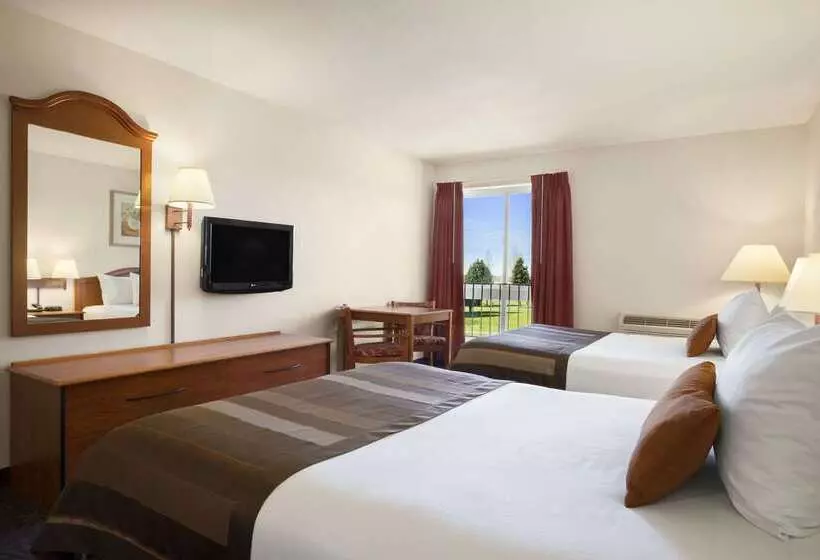 호텔 Ramada By Wyndham Seatac Airport