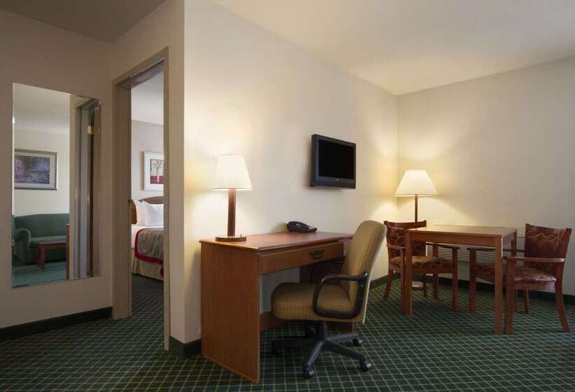 ホテル Ramada By Wyndham Seatac Airport