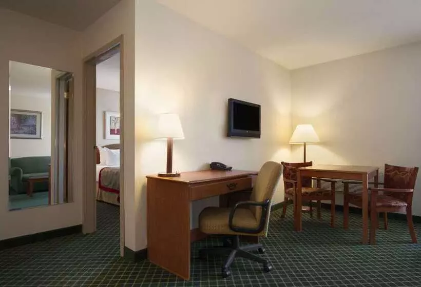 호텔 Ramada By Wyndham Seatac Airport