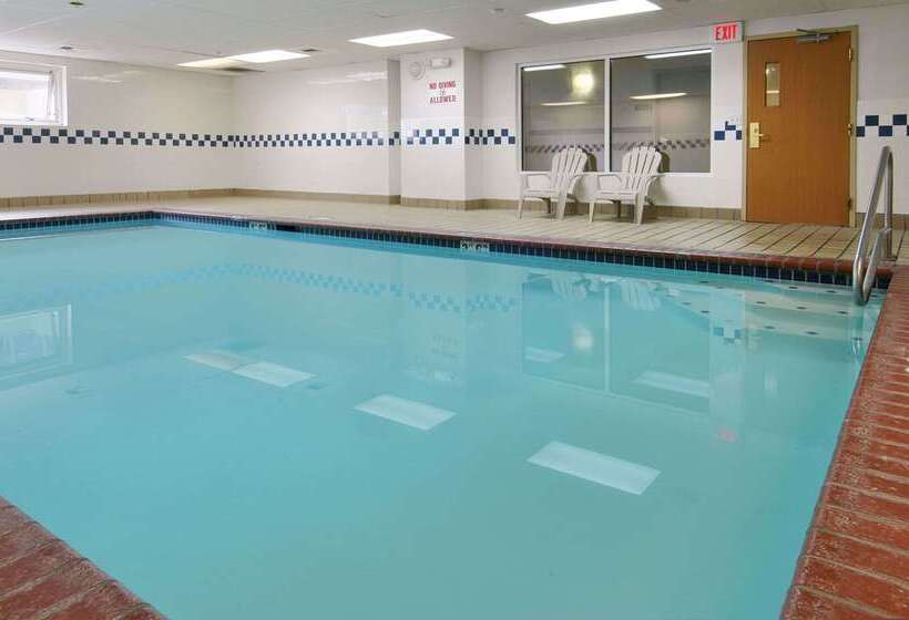 ホテル Ramada By Wyndham Seatac Airport