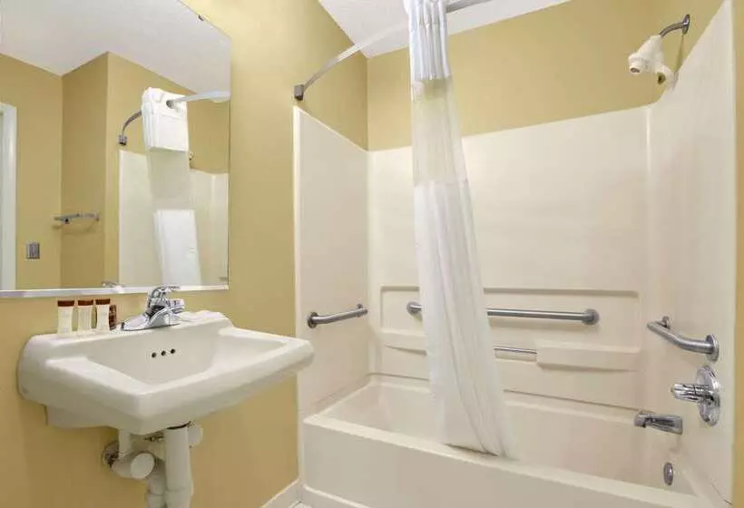 هتل Ramada Limited Columbia