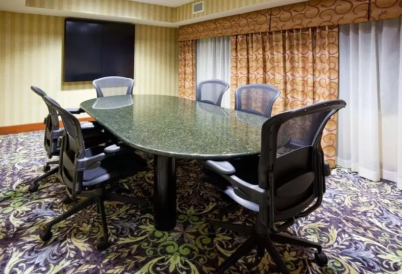 ホテル Staybridge Suites Minneapolis Maple Grove, An Ihg