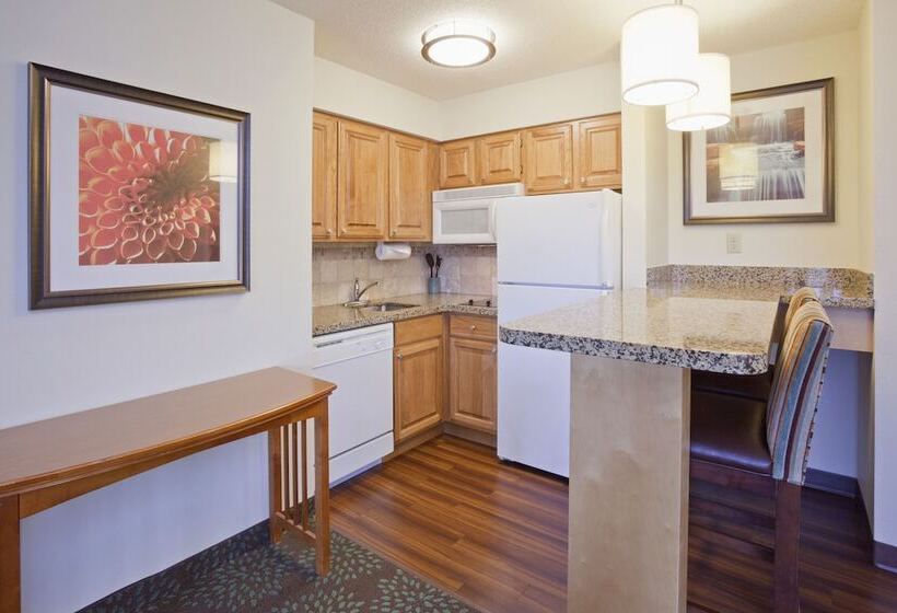 Отель Staybridge Suites Minneapolis Maple Grove, An Ihg