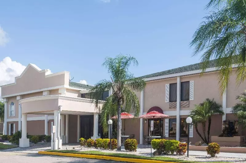 هتل Quality Inn Fort Myers Cape Coral