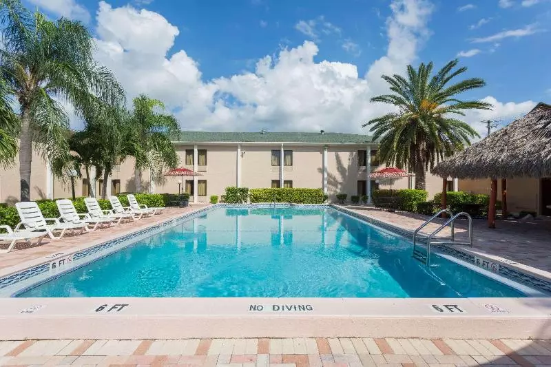 هتل Quality Inn Fort Myers Cape Coral