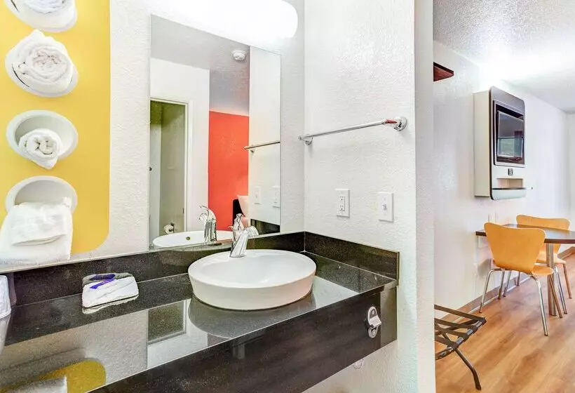 Motel 6portland, Or  Tigard West