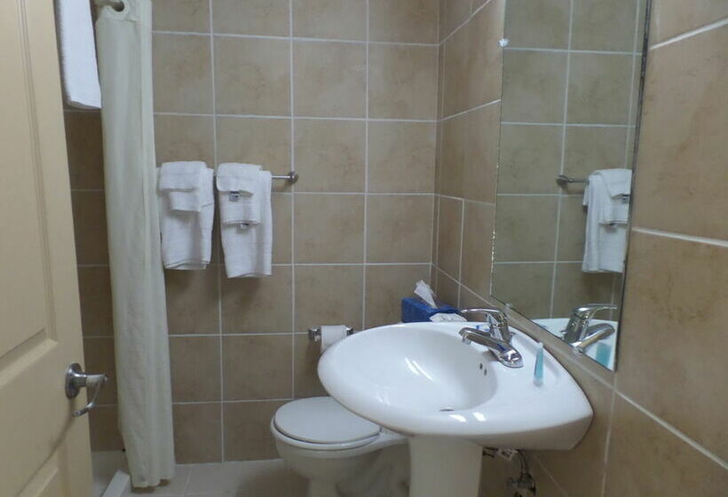 فندق على الطريق Bayfront Inn