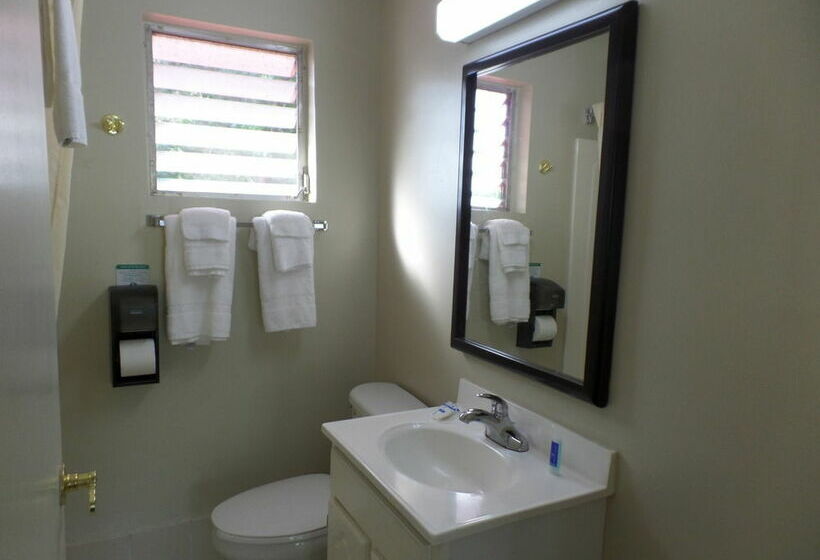 فندق على الطريق Bayfront Inn