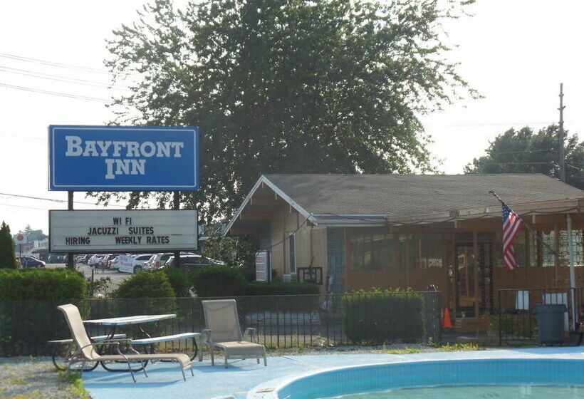 فندق على الطريق Bayfront Inn