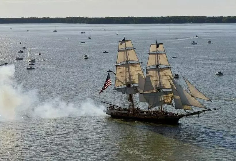 مُتل Bayfront Inn