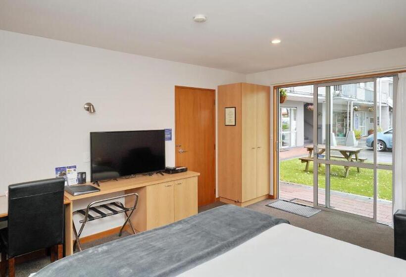 306 Motel Apartments