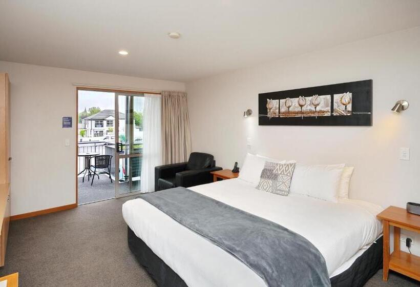 306 Motel Apartments