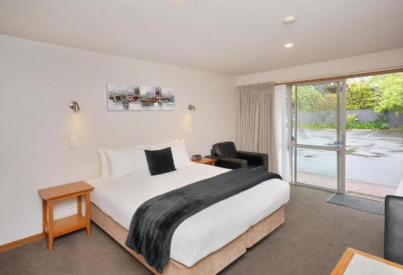 306 Motel Apartments