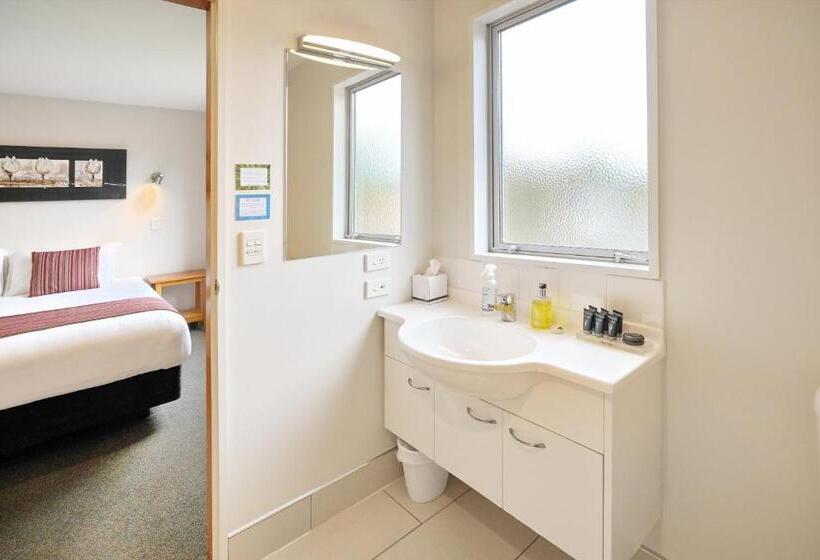 306 Motel Apartments