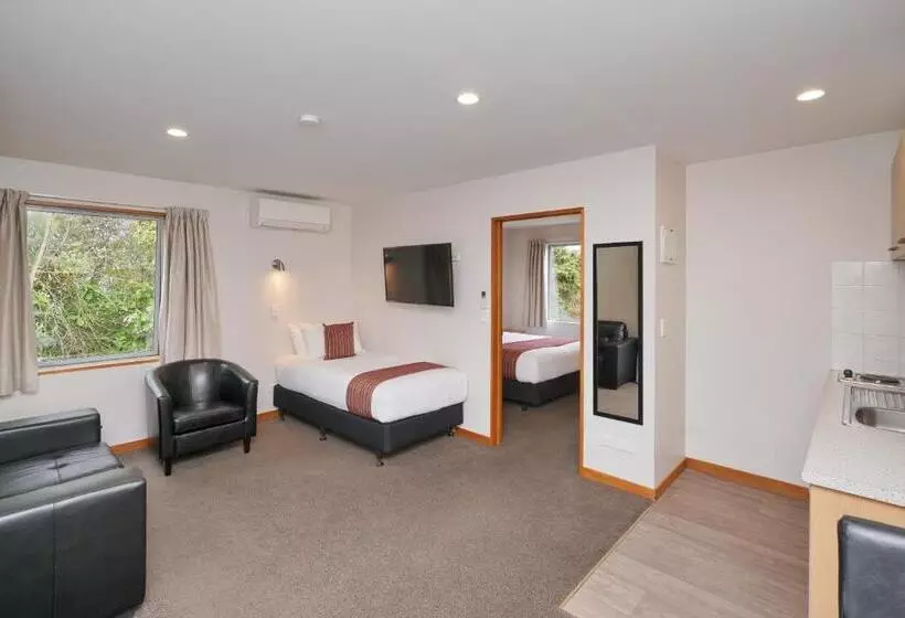 306 Motel Apartments