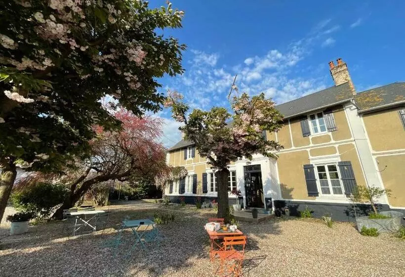 ベッドアンドブレックファースト Au Presbytère De Saigneville