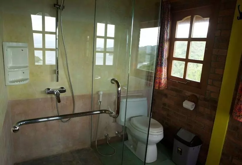 Bed and Breakfast Desa Limasan Resort