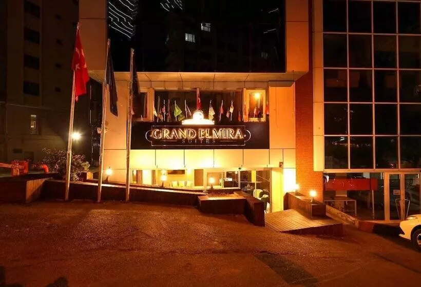 ホテル Grand Elmira Suites