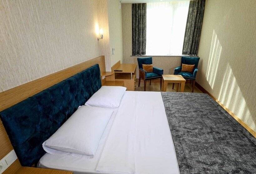 Отель Grand Elmira Suites