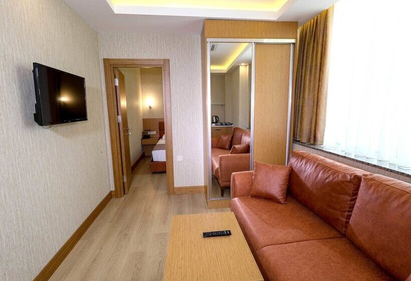 Отель Grand Elmira Suites