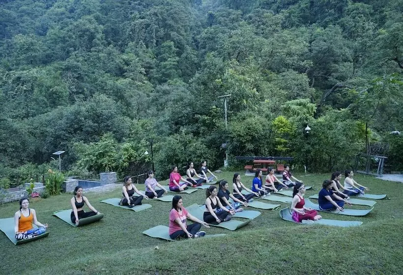 Hotelli Haut Monde Hill Stream Resort And Spa