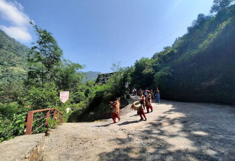 호텔 Haut Monde Hill Stream Resort And Spa