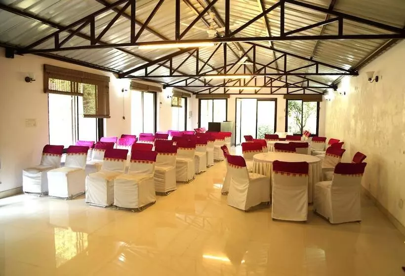 Hotelli Haut Monde Hill Stream Resort And Spa