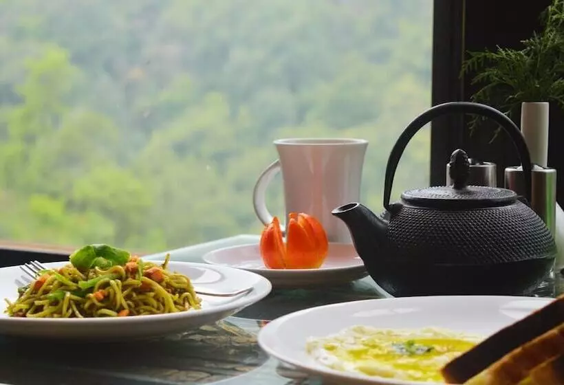 Hotelli Haut Monde Hill Stream Resort And Spa