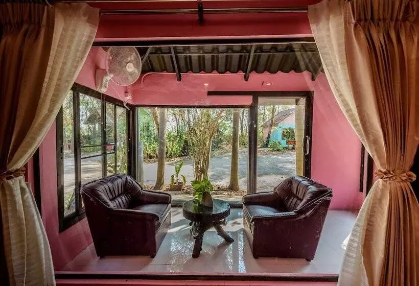 هتل Moonriver Resort