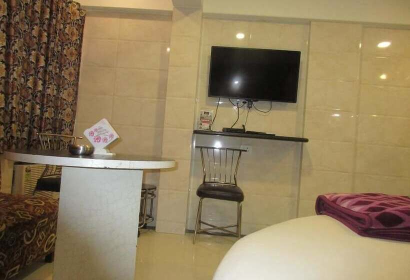 Отель Saroja Palace