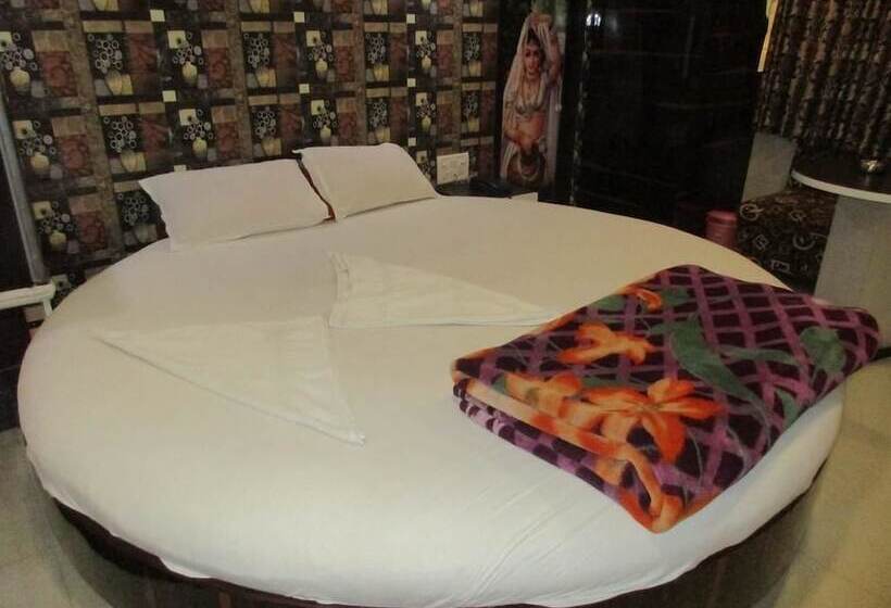 Отель Saroja Palace