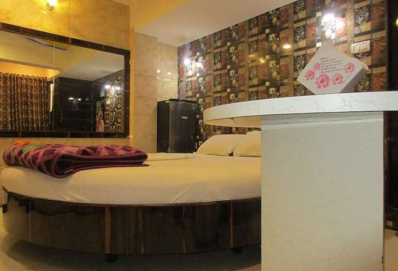 Отель Saroja Palace