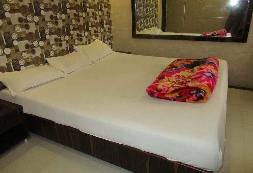 Отель Saroja Palace