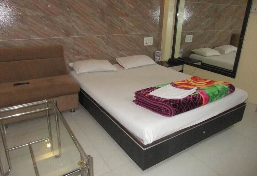 Отель Saroja Palace