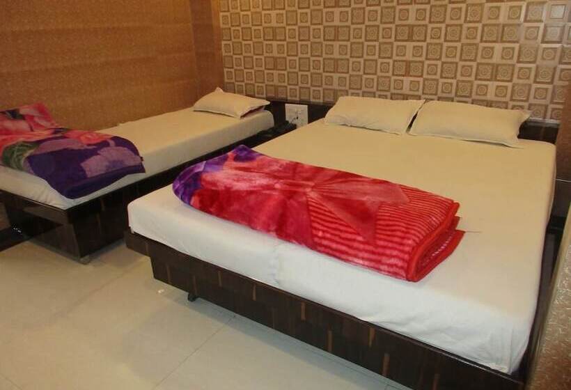 Отель Saroja Palace