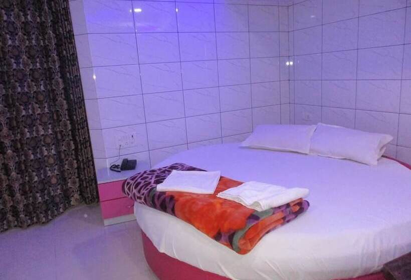 Отель Saroja Palace