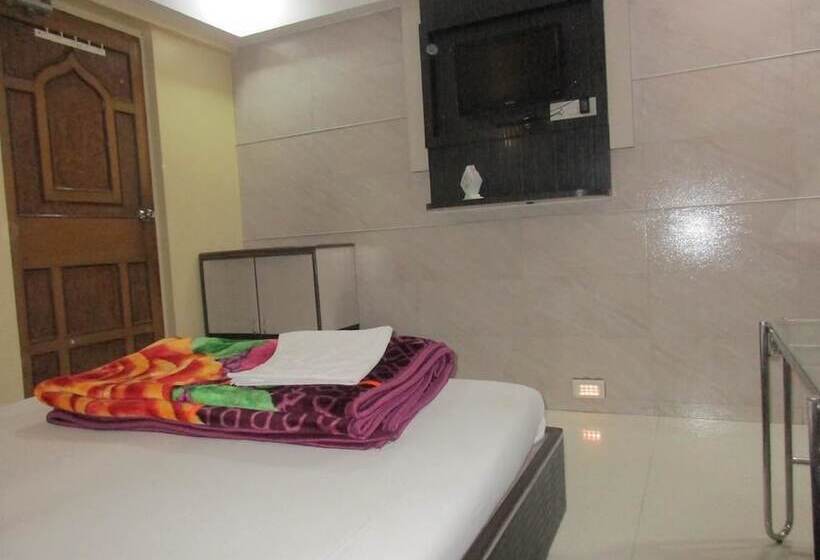 Отель Saroja Palace